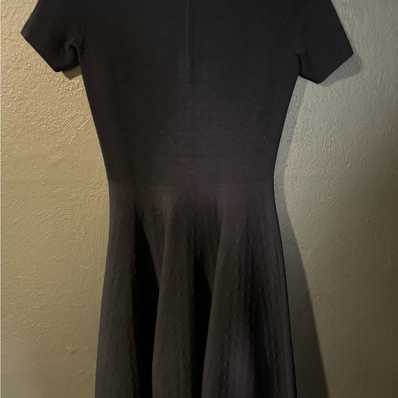 AKRIS PUNTO embossed fit and flare scuba navy dress. Size 2 - Picture 3 of 5